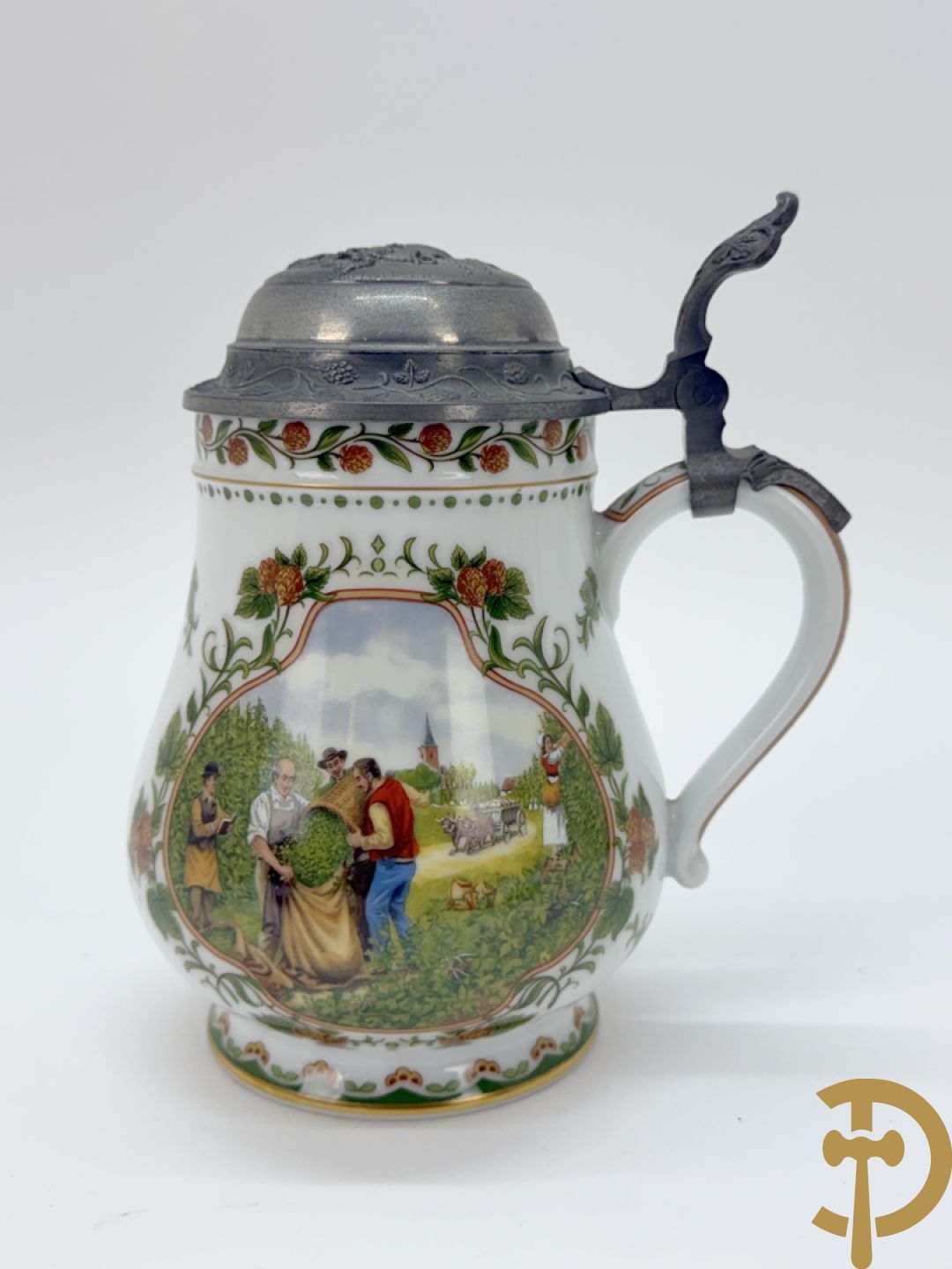 Varia porselein en keramiek : paar jardinières met zwanen, apothekerspot, 2 schenkkannen Franklin Mint en vaas Hutschenreuter