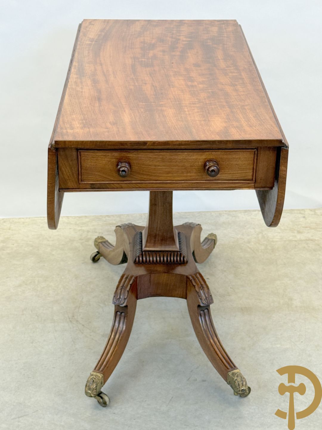 Engelse pembroketable met openflapbare zijkanten en lade - op vierpikkel