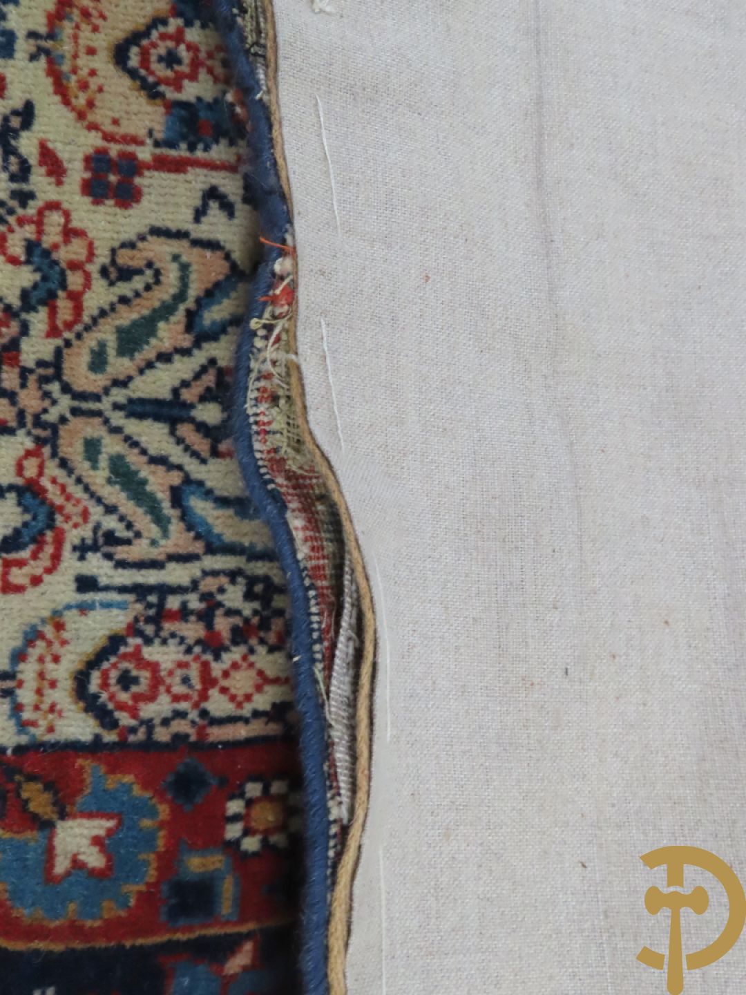 Antiek handgeknoopt tapijt met cashmeremotieven en florale omranding