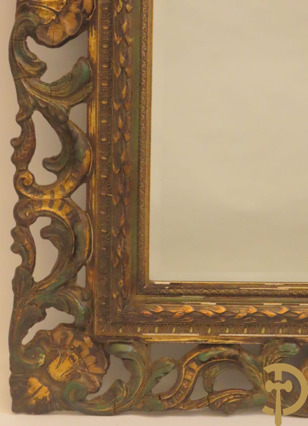 Vergulde spiegel met rocailles