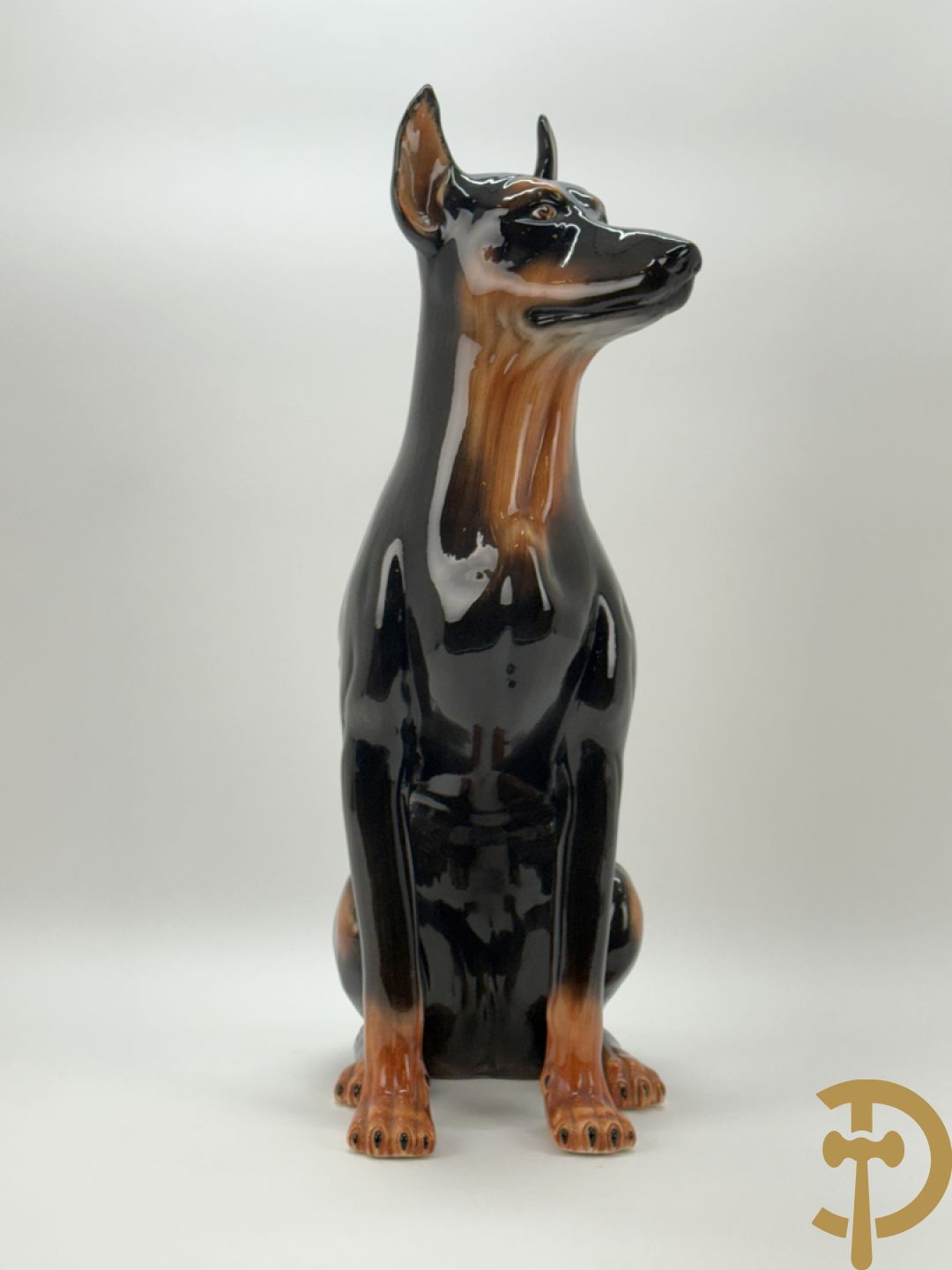 Dobberman in meerkleurige Italiaanse faience