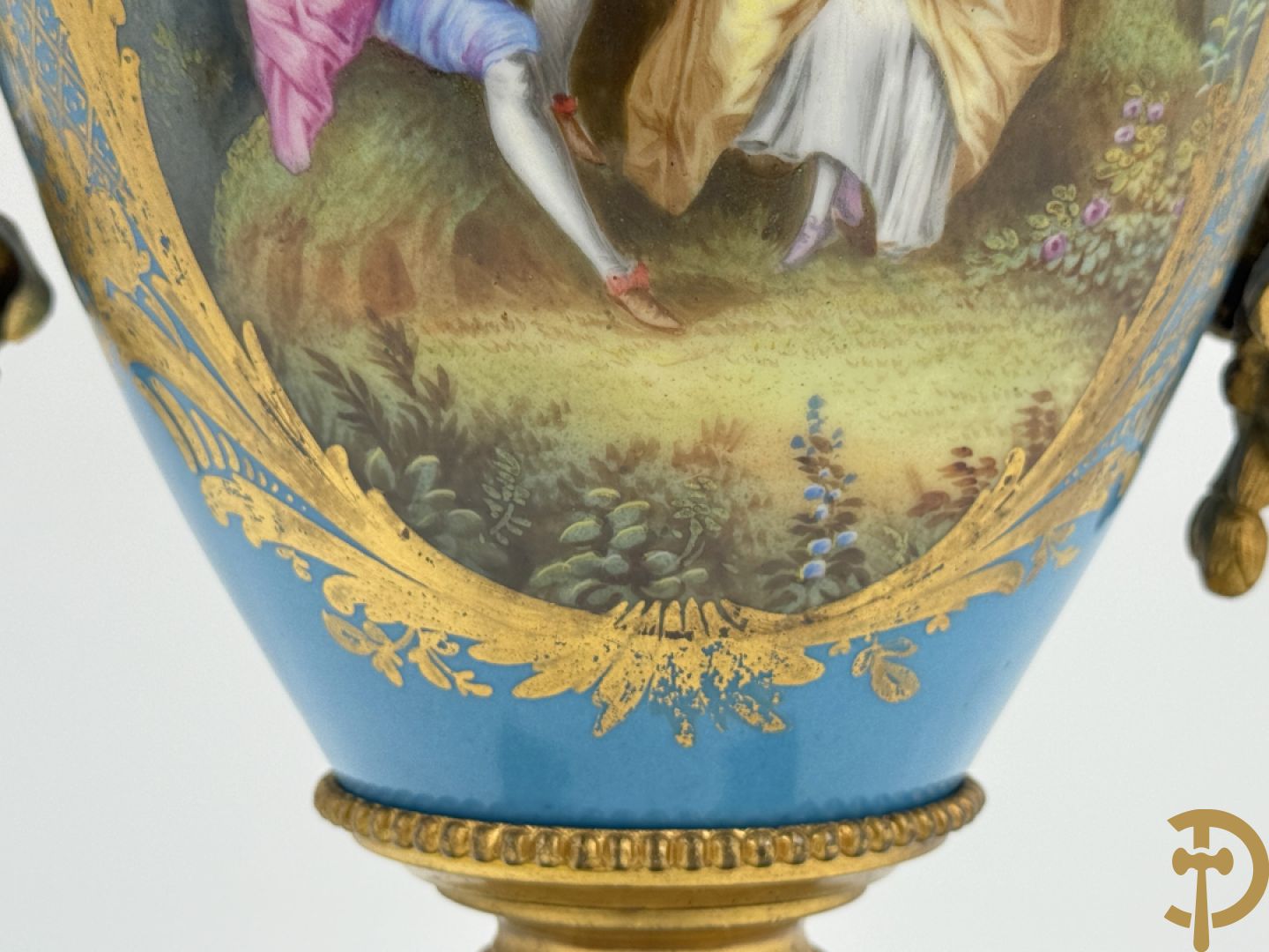 Driedelige bronzen Franse garnituur bezet met cupido