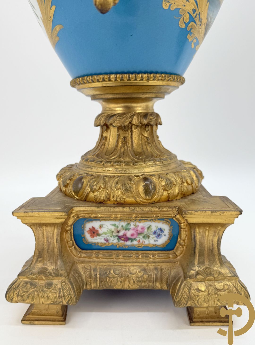 Driedelige bronzen Franse garnituur bezet met cupido