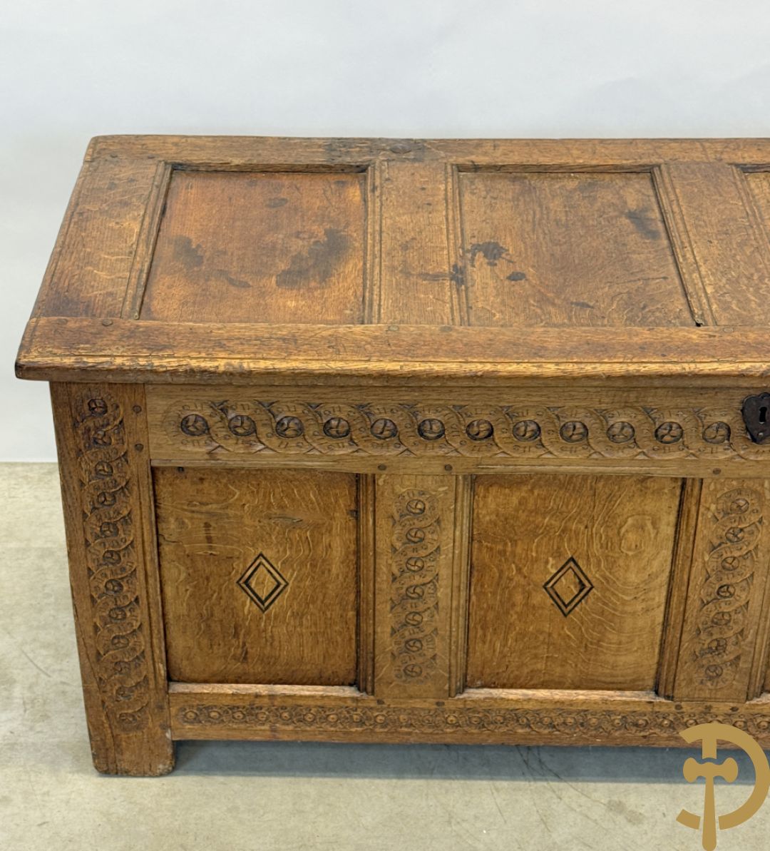 Massief eiken Engelse gesculpteerde panelenkoffer