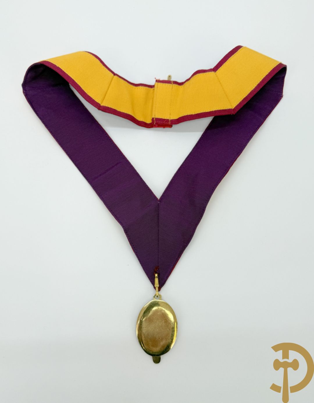 Drie kraagbanden van de Vrijmetselarij : Grand Lodge of Mark Mastermasons, Grand Conseil des Grades Mac.Allies en Grand Conclave du Moniteur Secret