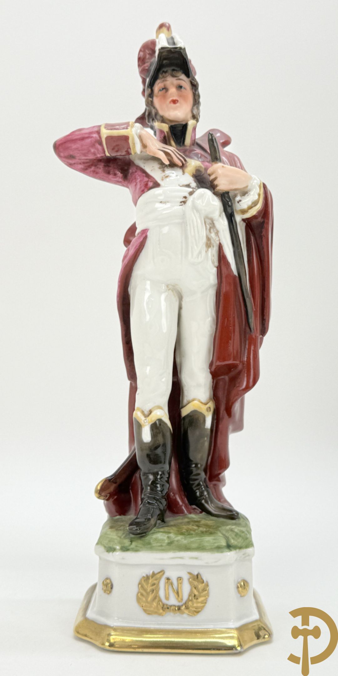 Porseleinen Napoleonistische figuren w.o. Napoleon te paard, 2 officieren, staande Napoleon en 4 kleine figuren