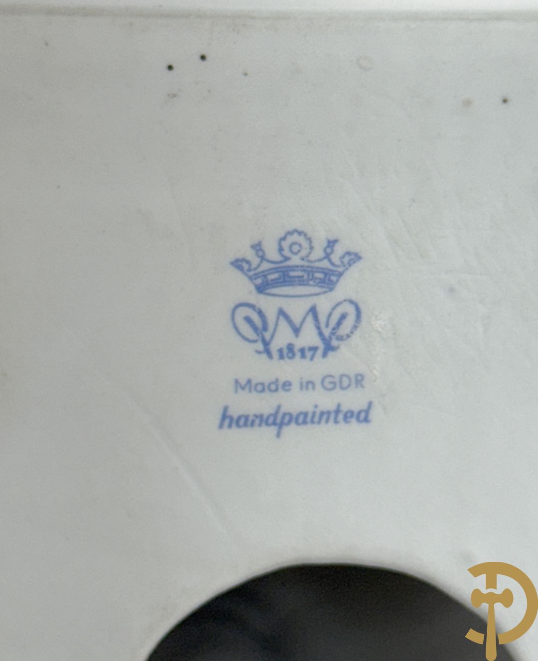 Paar porseleienen consooltjes met cupido