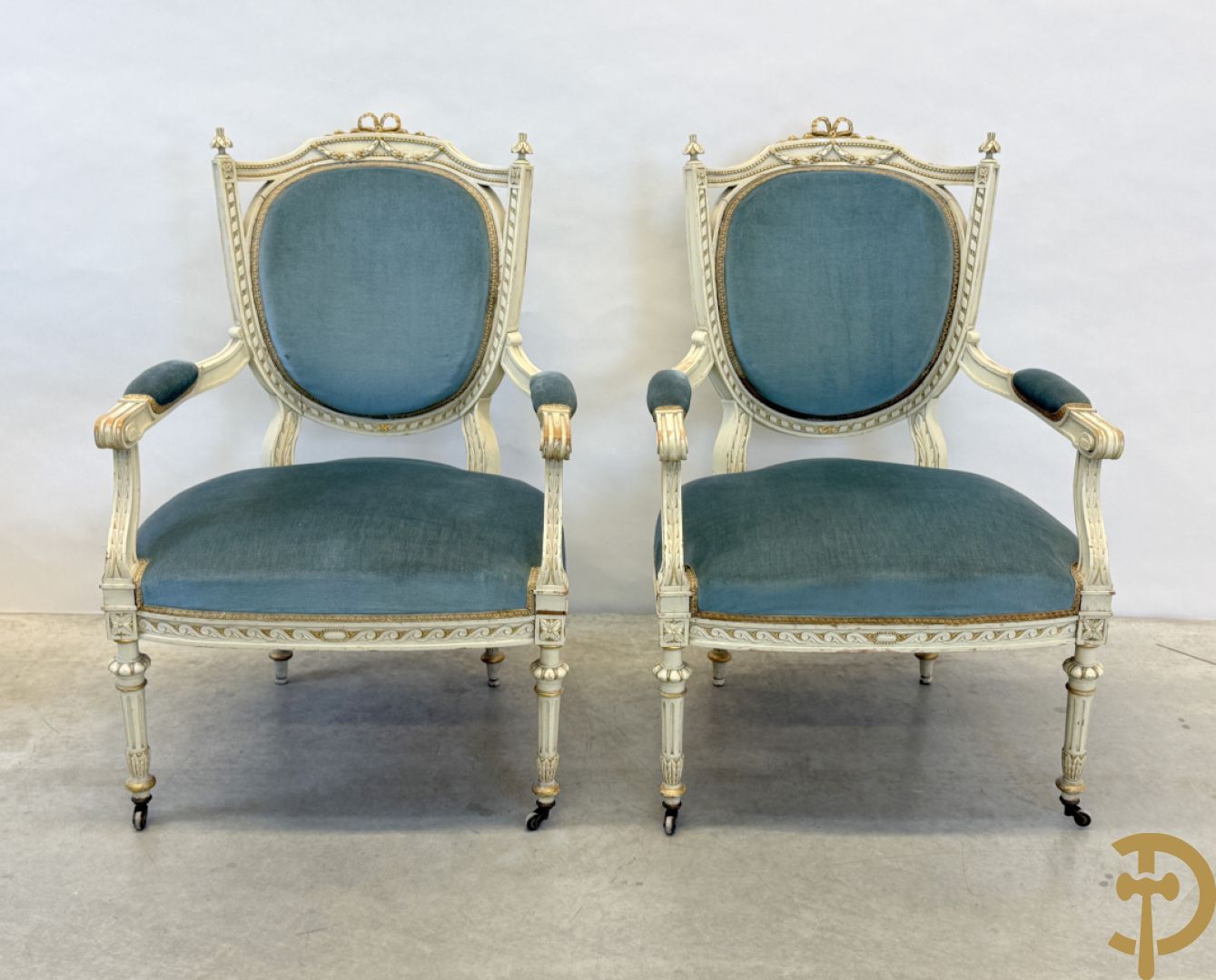 Salonensemble Louis XVI stijl bestaande uit 2 armzetels, 2 stoelen en salontafel