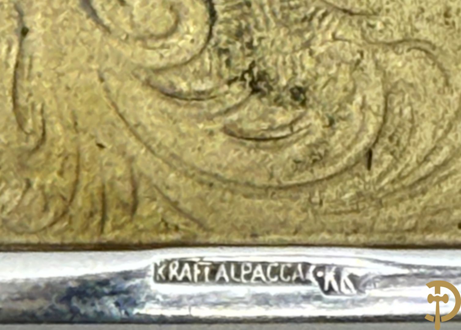 Vier verzilverde sigarettenetui