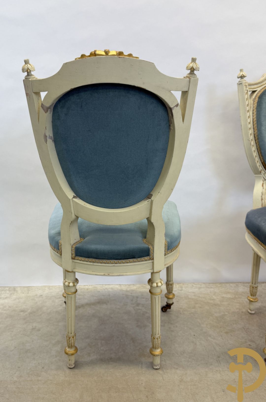 Salonensemble Louis XVI stijl bestaande uit 2 armzetels, 2 stoelen en salontafel