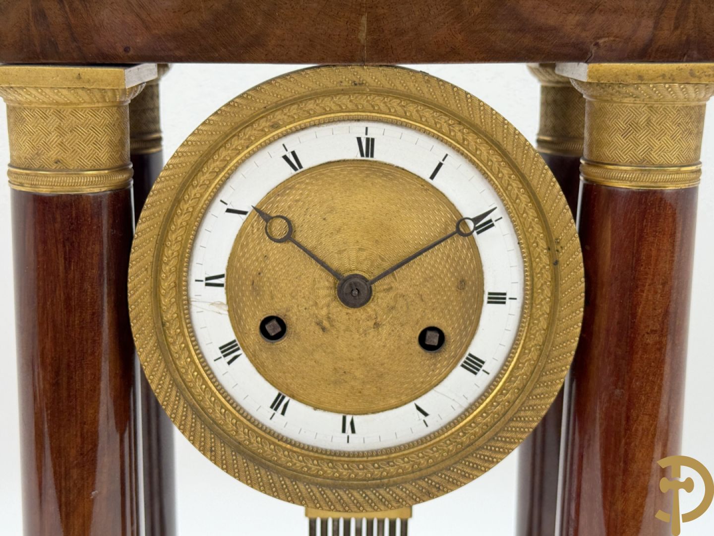 Mahoniehouten vierzuilenklok Charles X