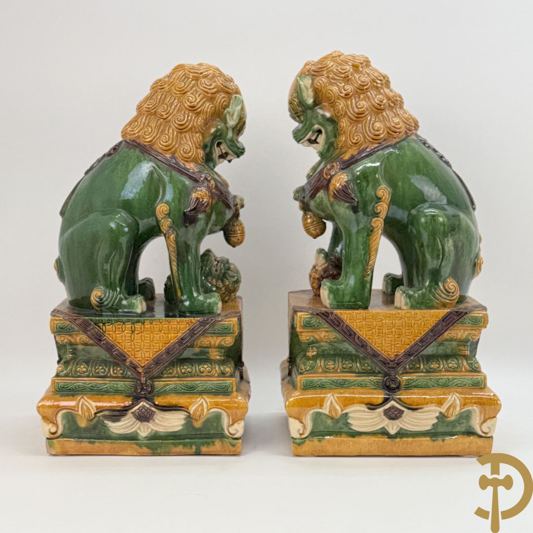 Paar Aziatische geglazuurde Aziatische fo-honden