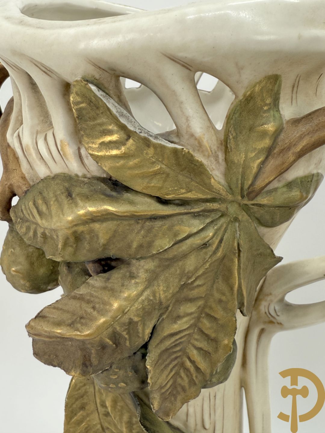 Paar Royal Dux vazen met bloemen bezet