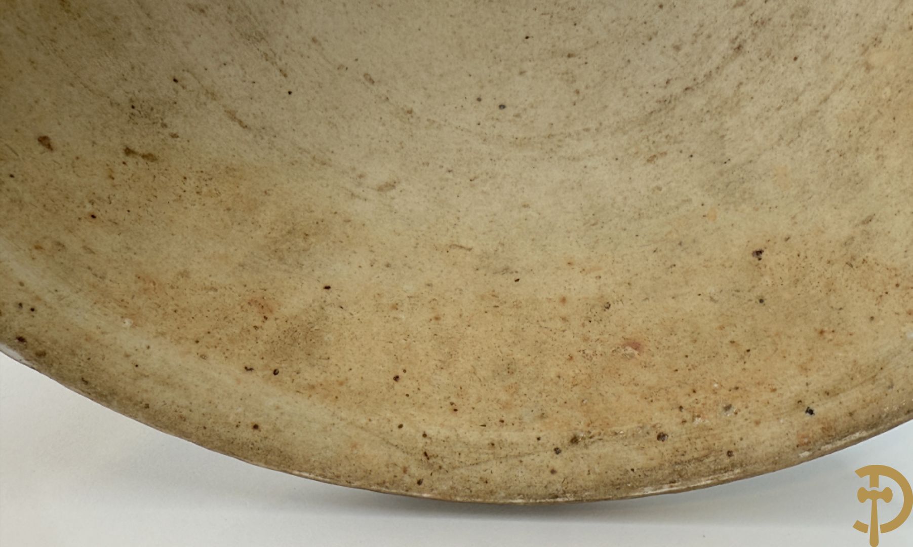 Paar Chinese blauw/witte porseleinen dekselvazen gedecoreerd met draken en bloemenmotieven, als lampadaire omgebouwd