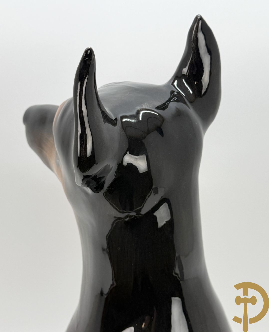 Dobberman in meerkleurige Italiaanse faience