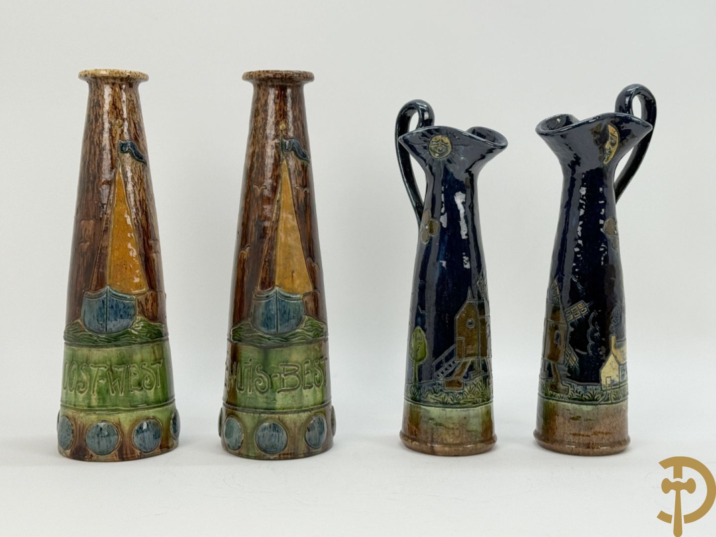 Paar Vlaamse aardewerken vazen met zeilboten 