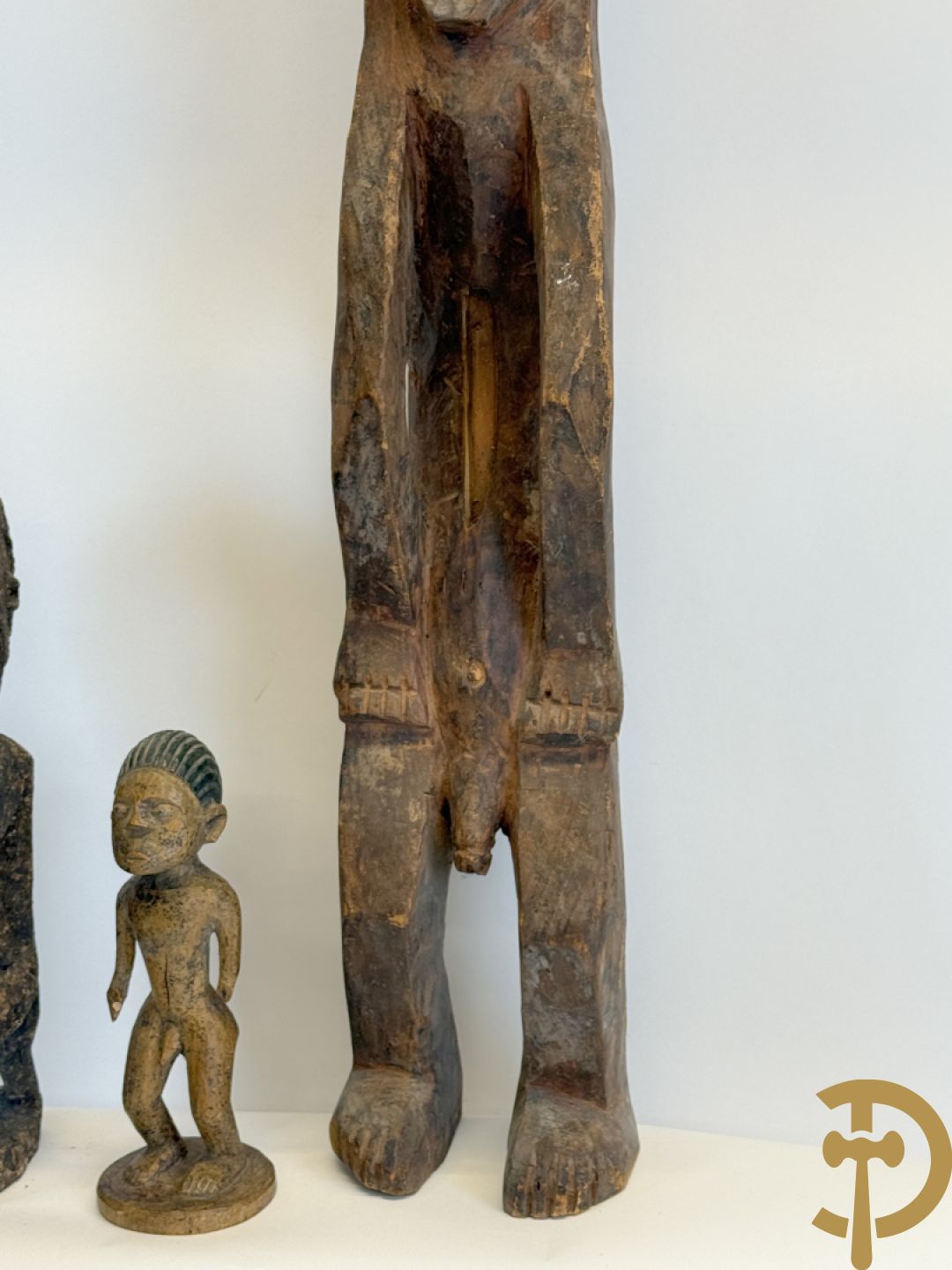 Afrikaanse sculpturen en maskers w.o. Sangye, Dogon, Lega