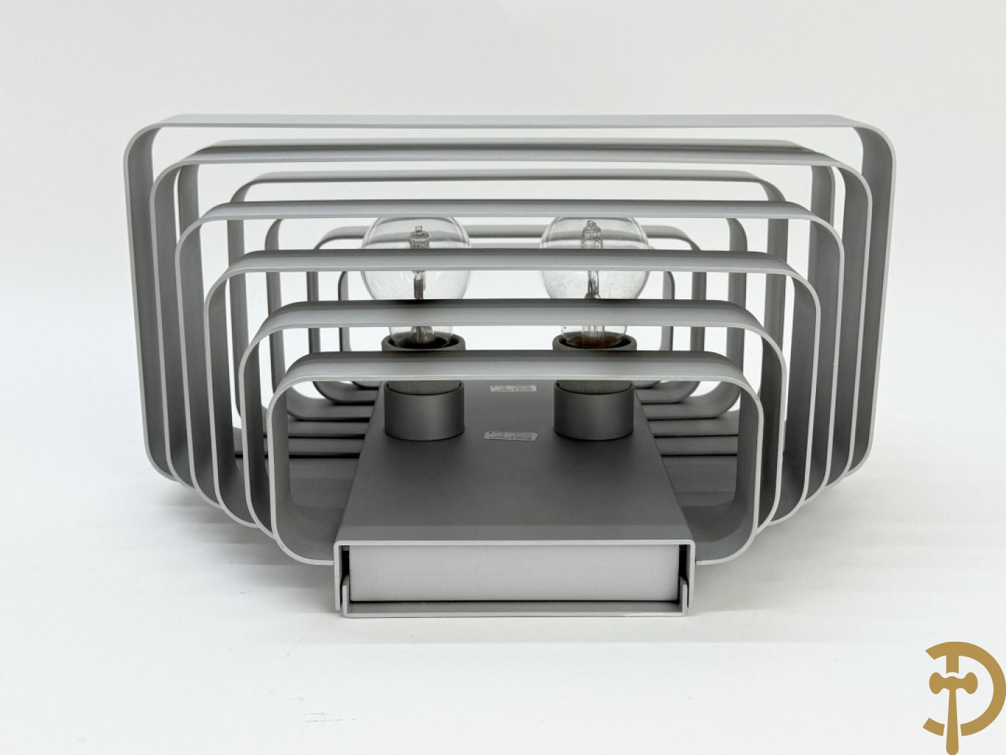 Paar verzilverde wandlampen naar model van Jules Wabbes, uitgegeven door Wever & Ducré