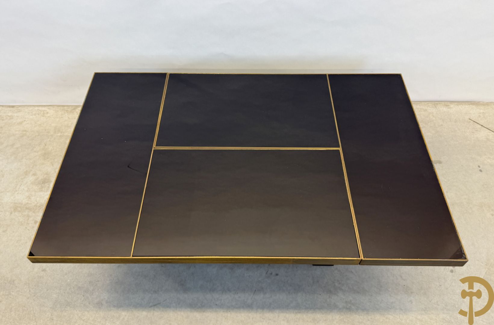 Vintage zwarte salontafel Belgo Chrom met koperomranding en open schuifbare middenpartij - centraal met bar