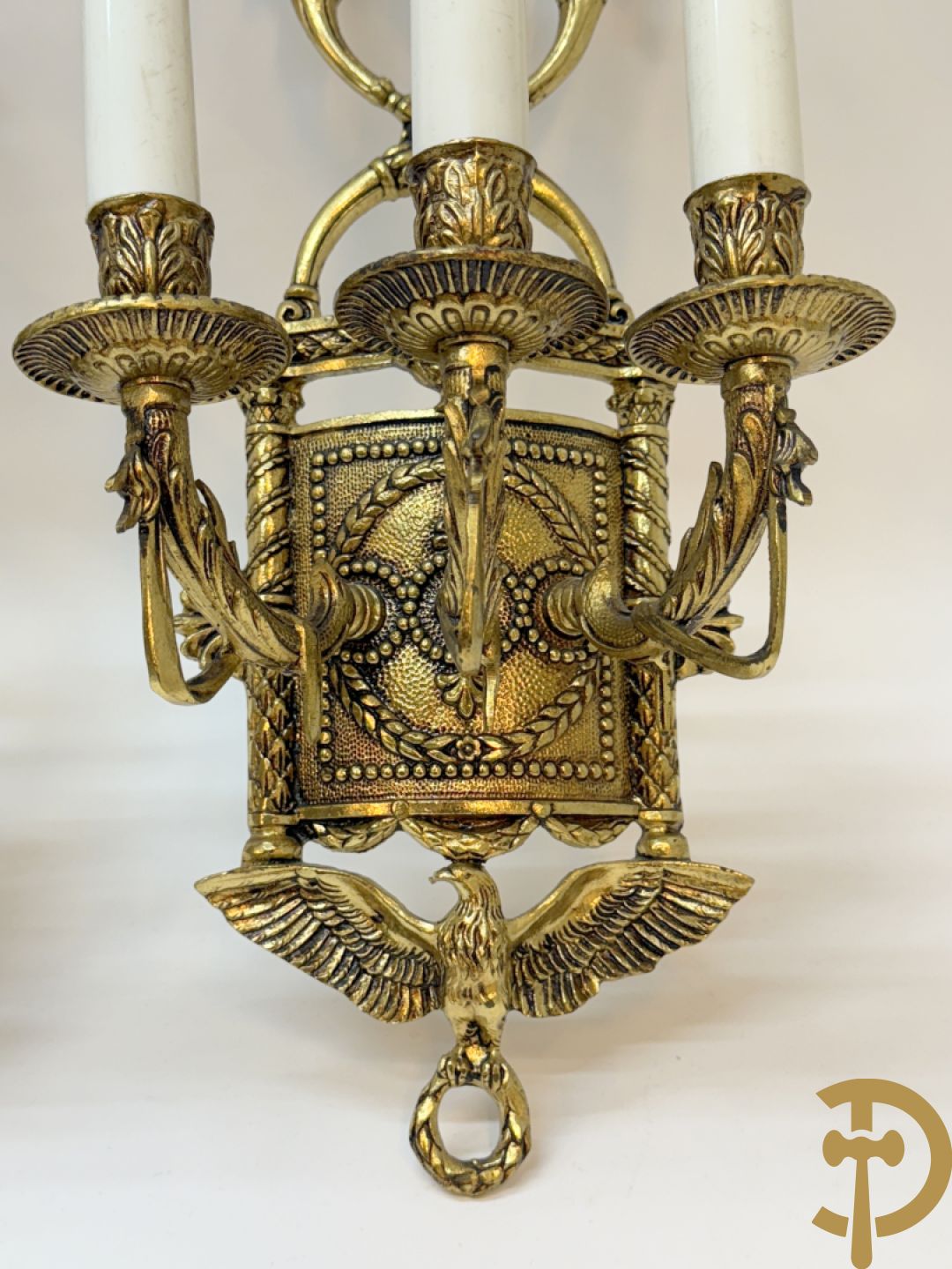 Bronzen vergulde luchter met gevleugelde fee en 12 armen + paar 3 armige applieken