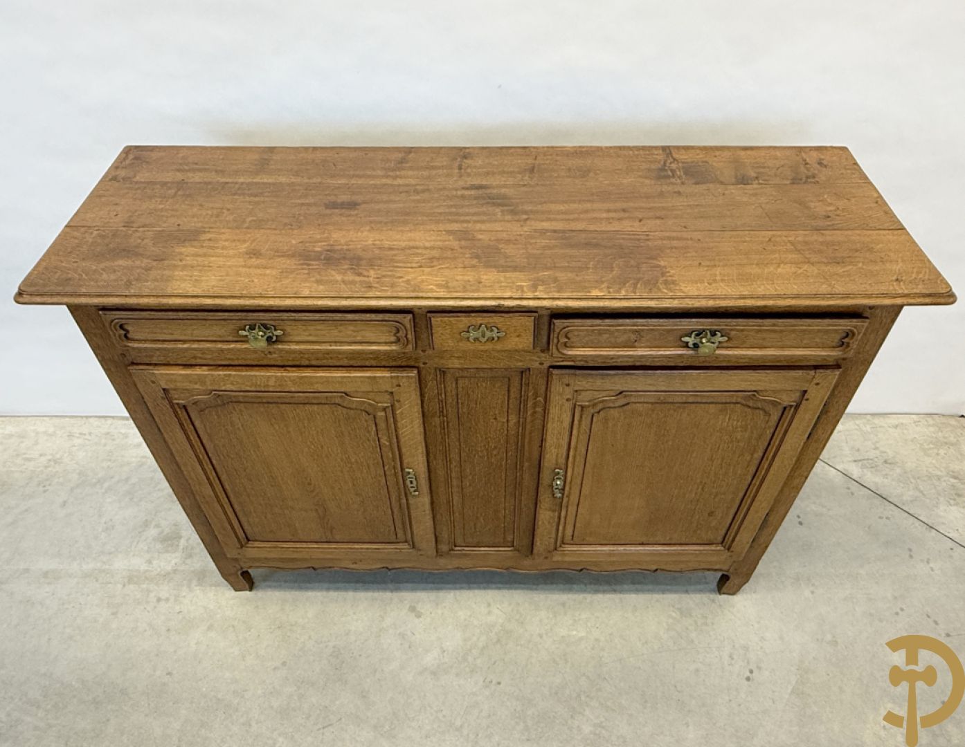 Vlaamse eiken tweedeursdresse met 3 lades en afgestoken panelen