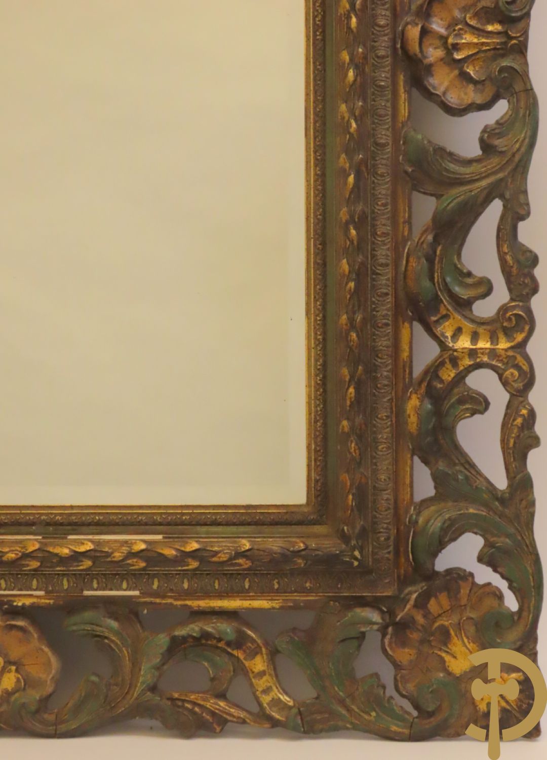 Vergulde spiegel met rocailles