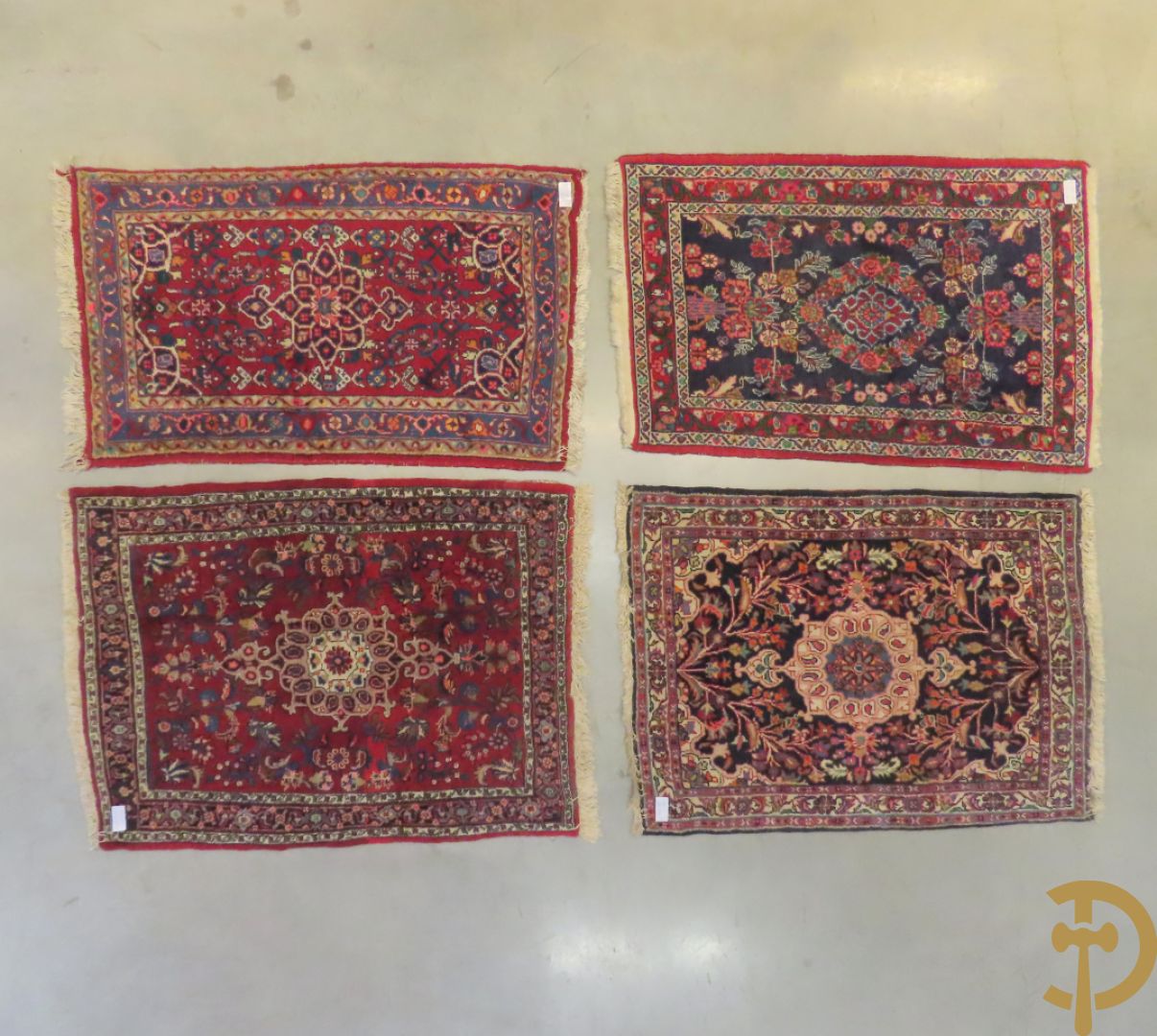 Vier Perzische kleine oosterse handgeknoopte tapijten w.o. 1 Bidjar en 3 Hamadan