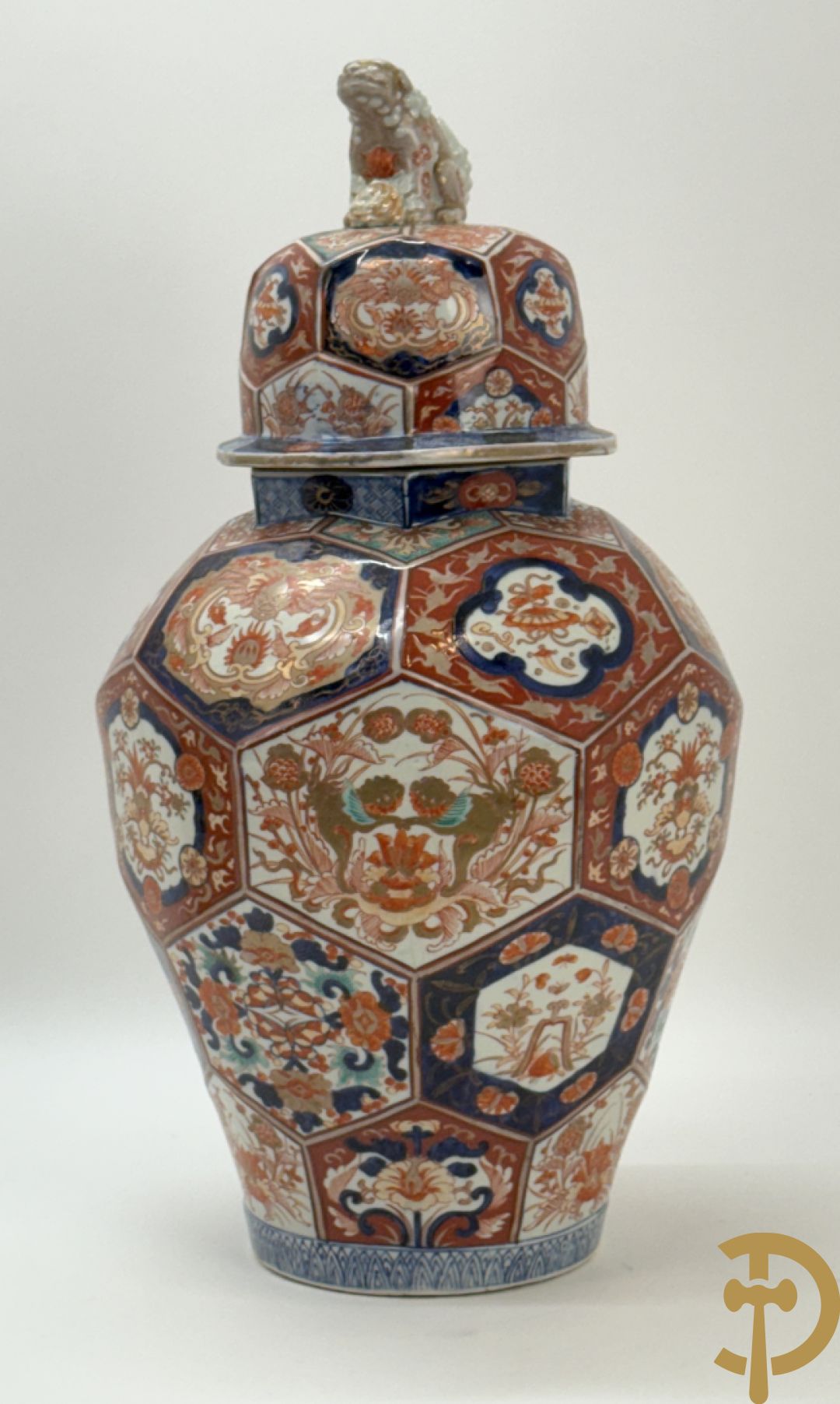 Japanse Imari vaas met fo-hond bezet, 19e