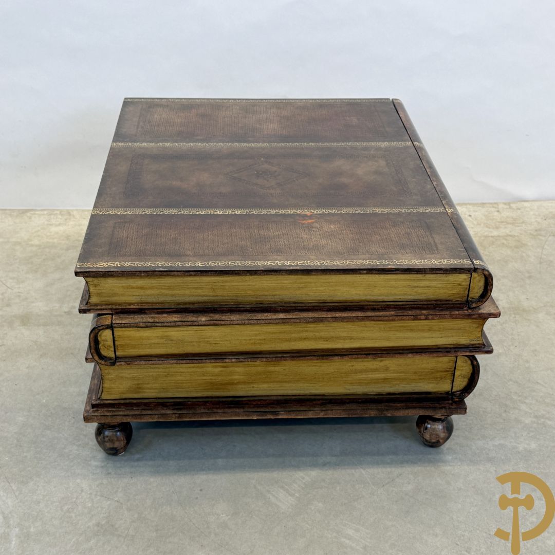 Salontafel met leder bekleed in de vorm van 3 op elkaar gestapelde boeken