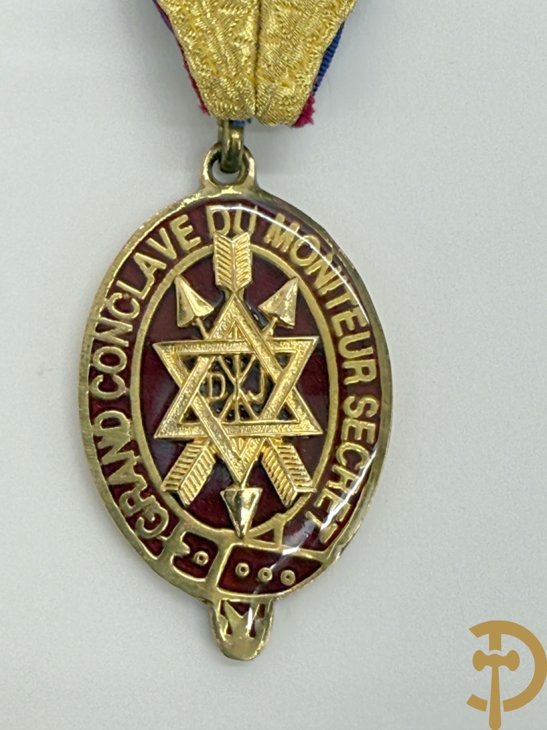 Drie kraagbanden van de Vrijmetselarij : Grand Lodge of Mark Mastermasons, Grand Conseil des Grades Mac.Allies en Grand Conclave du Moniteur Secret