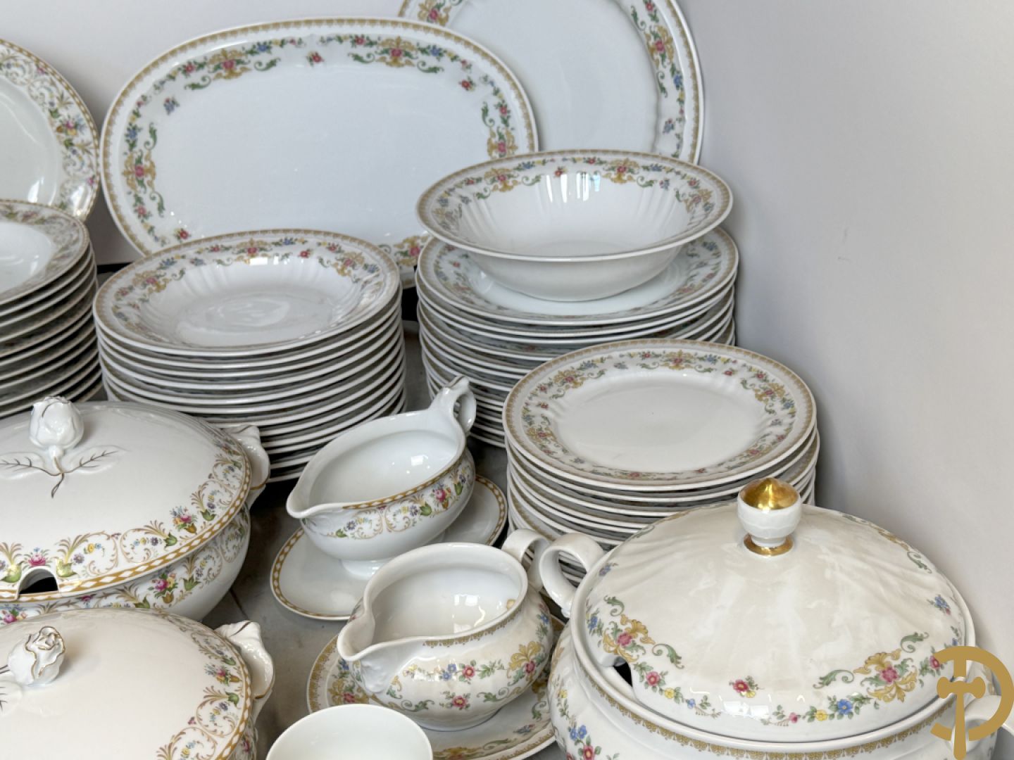 Porseleinen eetservies met bloemendecor, Eschenbach + Porseleinen eet- en koffieservies met gebloemde rand, Fürstenberg