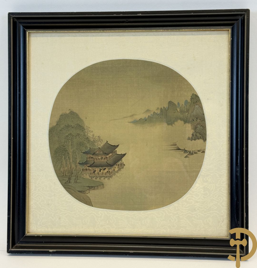 Drie ronde Aziatische zijdeschilderingen + Aziatische zijdeschildering