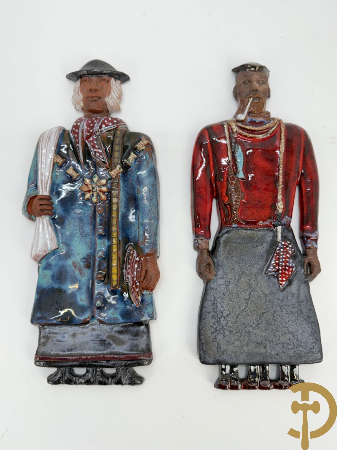 Elf keramieken basreliefs van reuzen