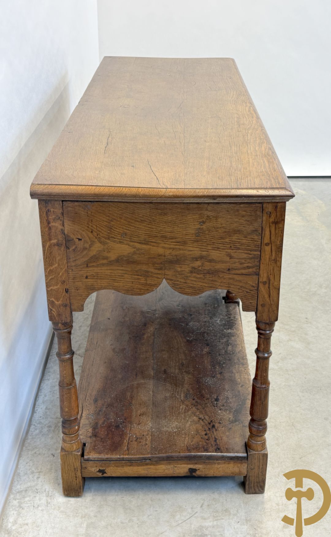 Engelse eiken sideboard met 3 lades op ballustervormige poten