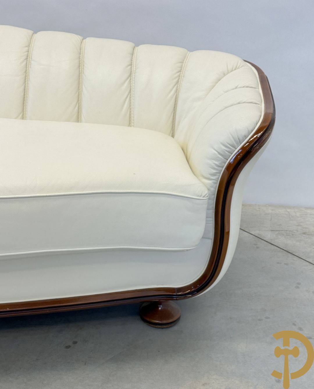 Wit lederen design zetel, Nieri getekend