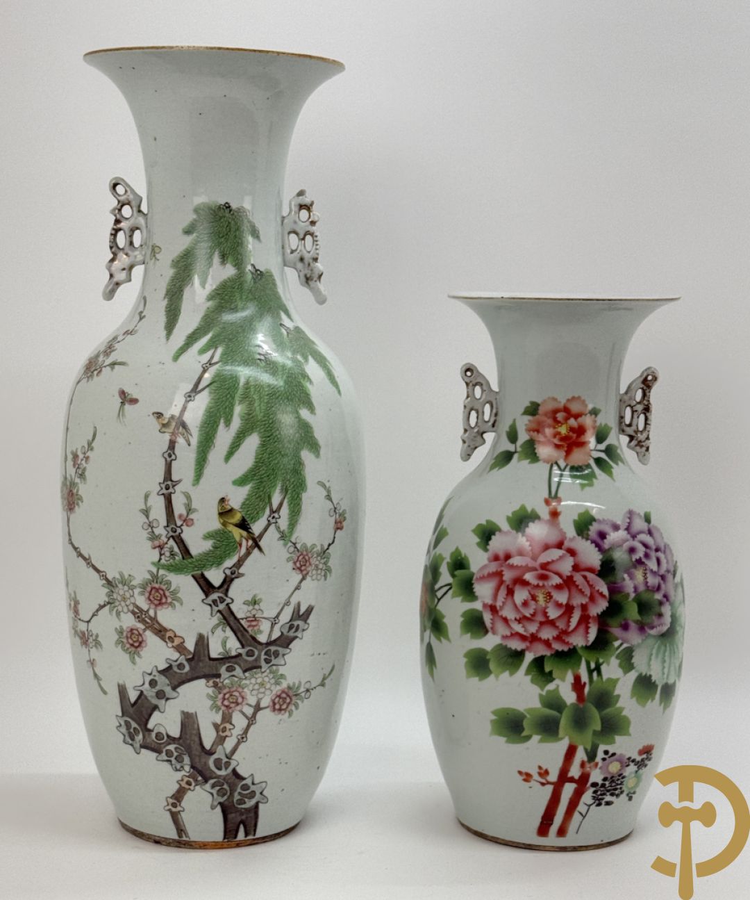 Chinese porseleinen vaas met decor van takken en vogels + Chinese porseleinen vaas met bloemendecor