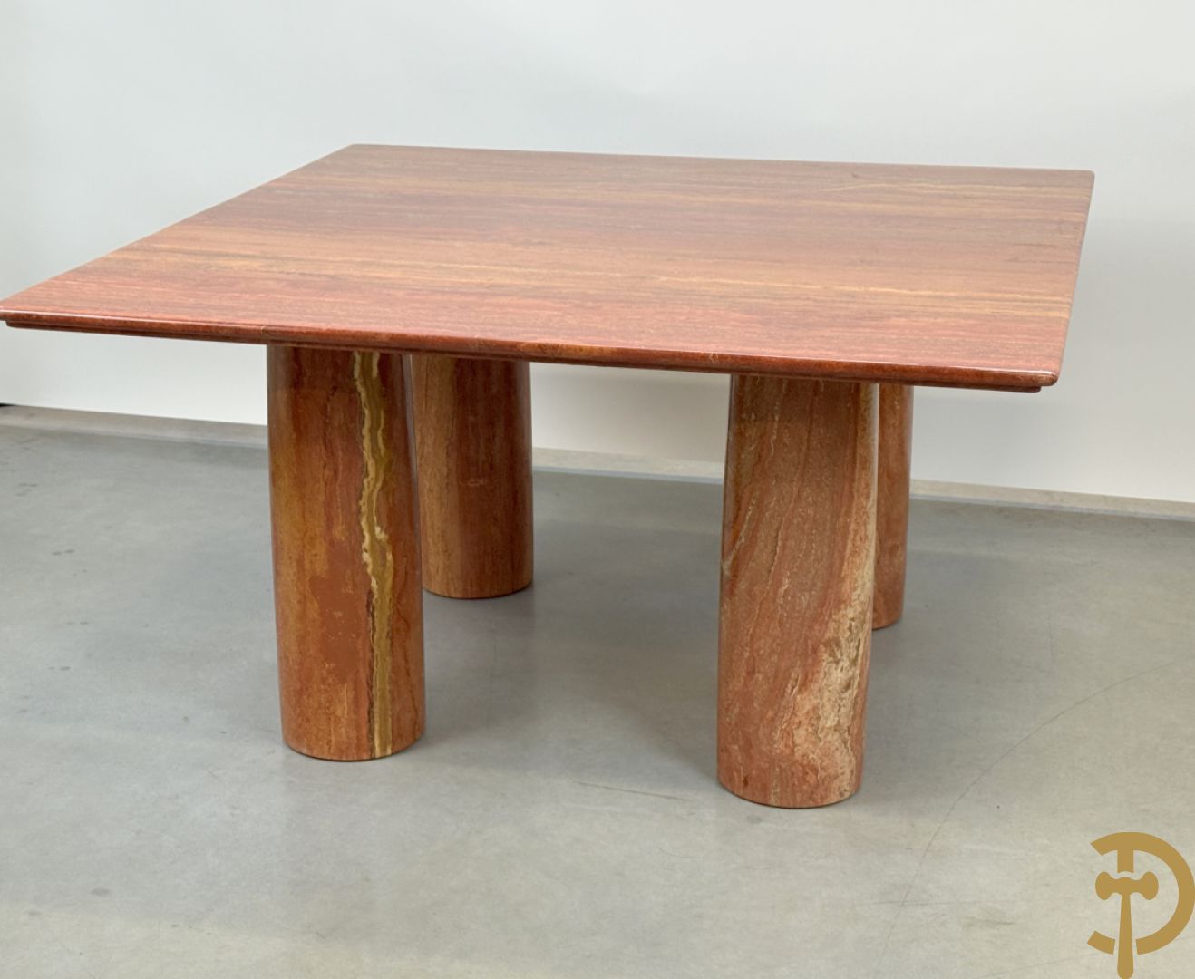 Geaderde marmeren Cassina tafel op 4 cilindervormige poten Mario Bellini