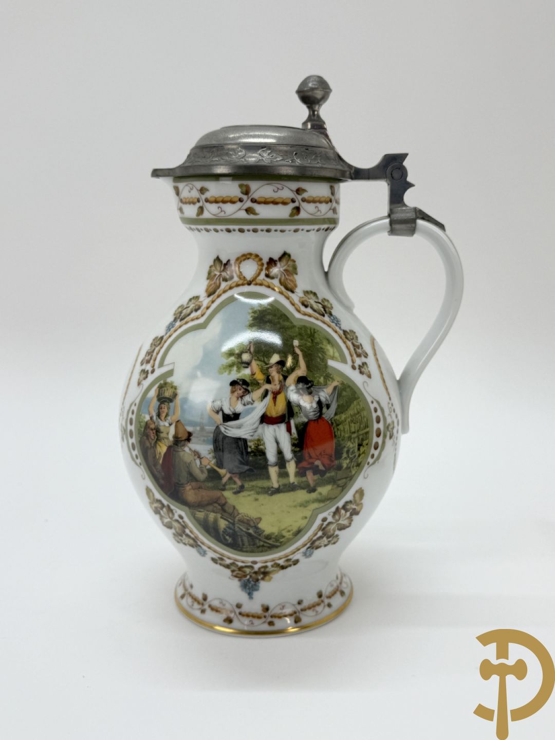 Varia porselein en keramiek : paar jardinières met zwanen, apothekerspot, 2 schenkkannen Franklin Mint en vaas Hutschenreuter