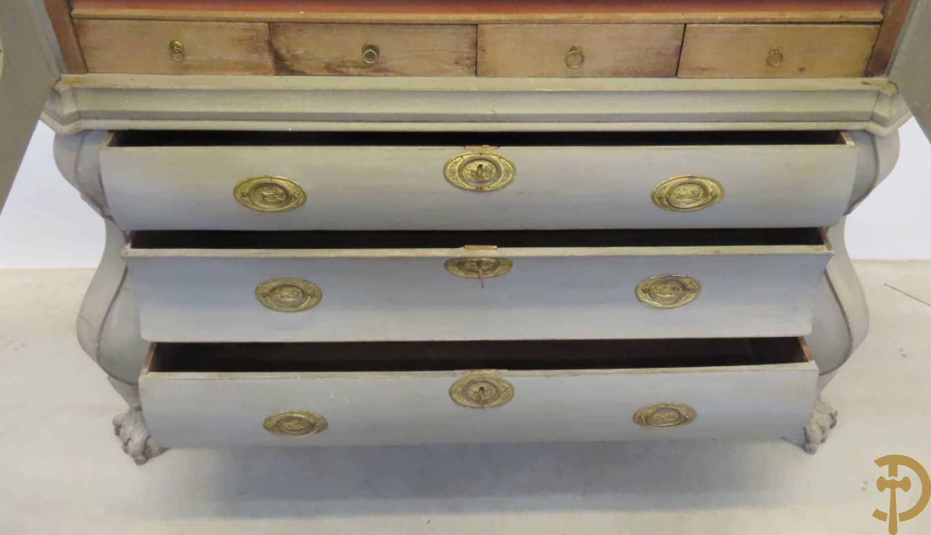 Hollands eiken beschilderd kabinet met 2 deuren bovenaan en 3 lades onderaan