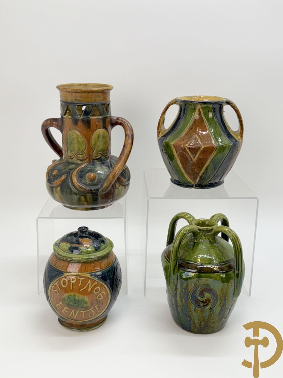Drie Vlaams aardwerken vazen + Vlaams aardewerken tabakspot - VH gemonogrammeerd (Van Humskerk H.)