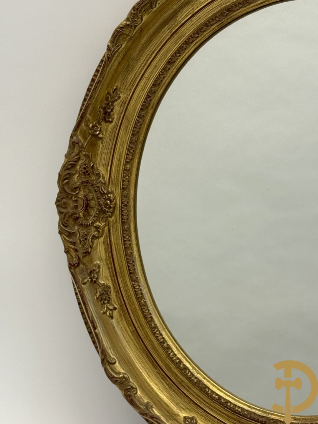 Twee ovale Louis XV lijsten (1 met spiegel en 1 met glas)