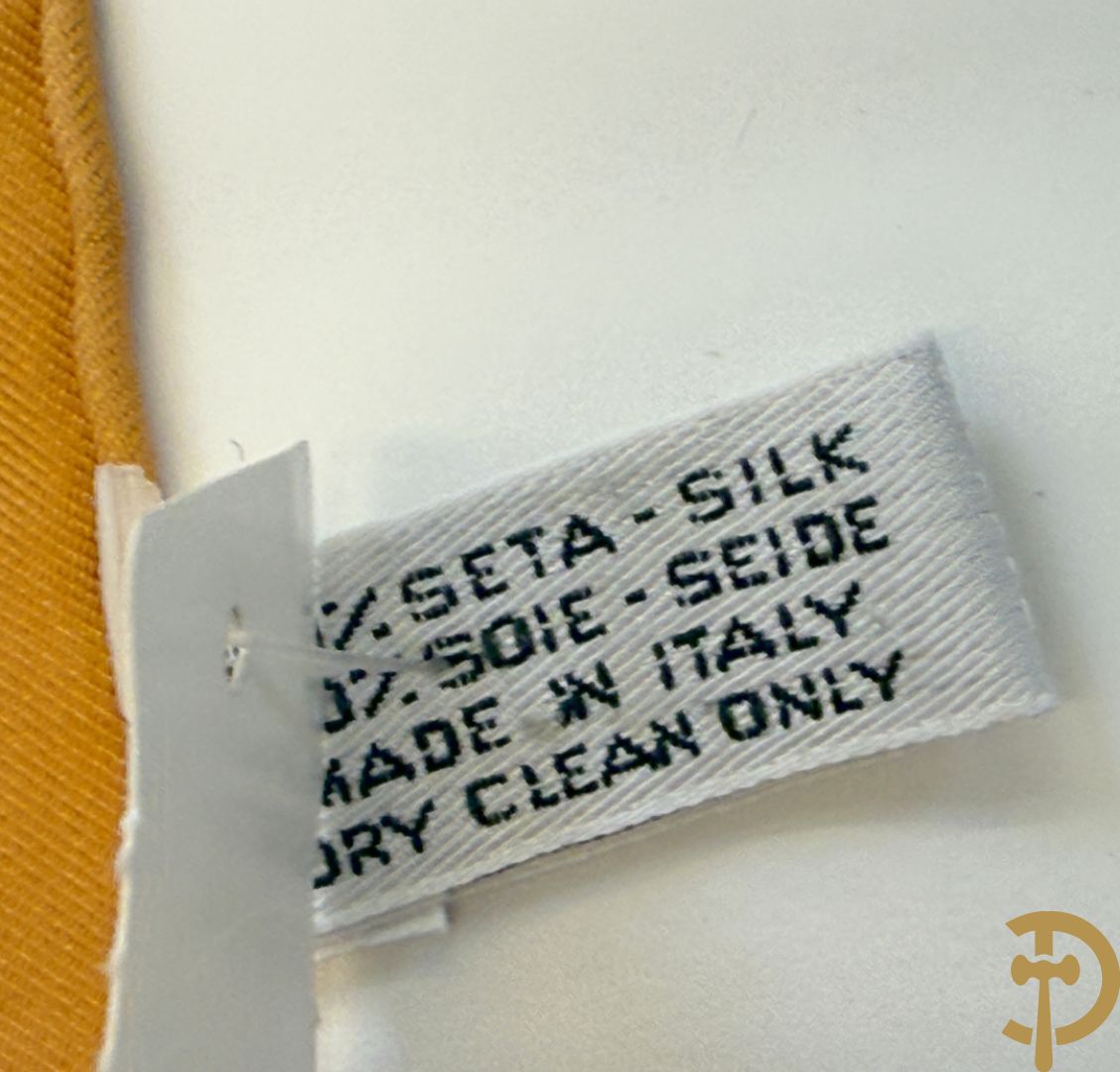 Vier foulards Nina Ricci (nooit gedragen komt uit winkel restant)