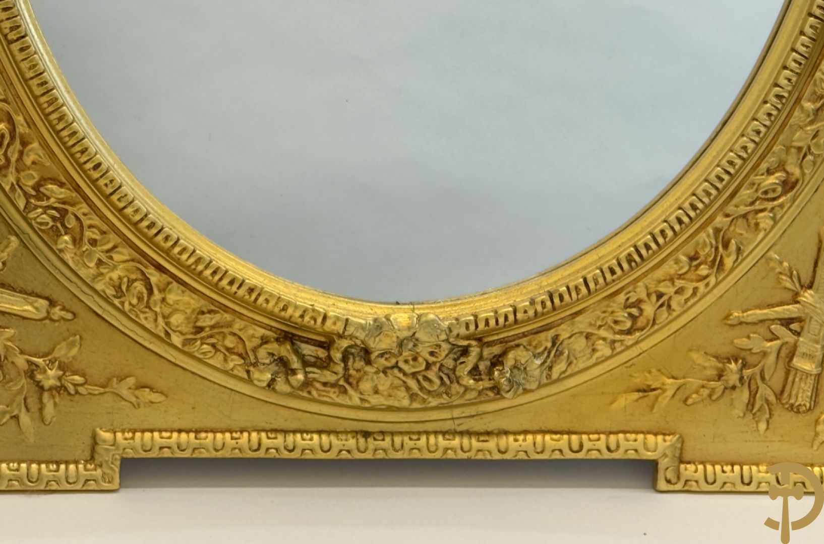 Ovale spiegel met cupido