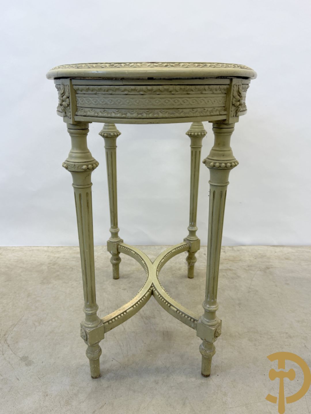 Louis XVI salonensemble bestaande uit canapé, 2 armzetels, 2 stoelen en salontafel