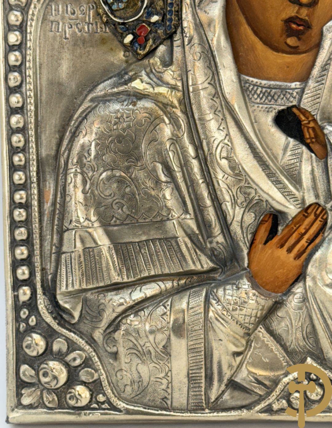 Ikoon met voorstelling van Madonna met kind met verzilverde rizza