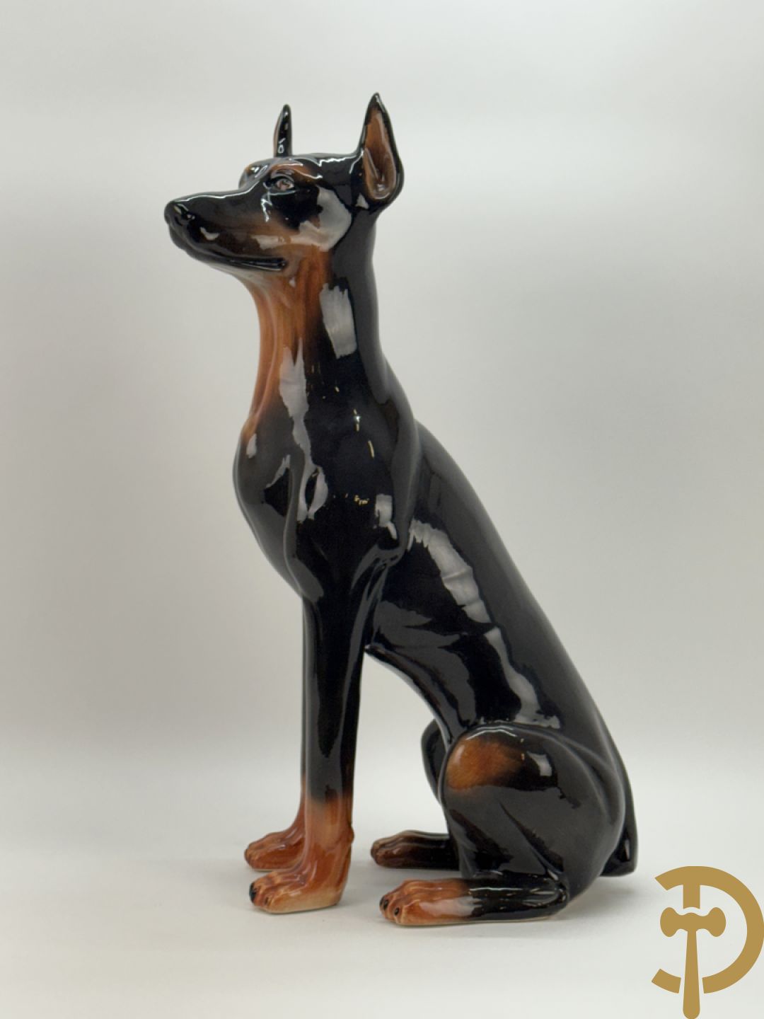 Dobberman in meerkleurige Italiaanse faience