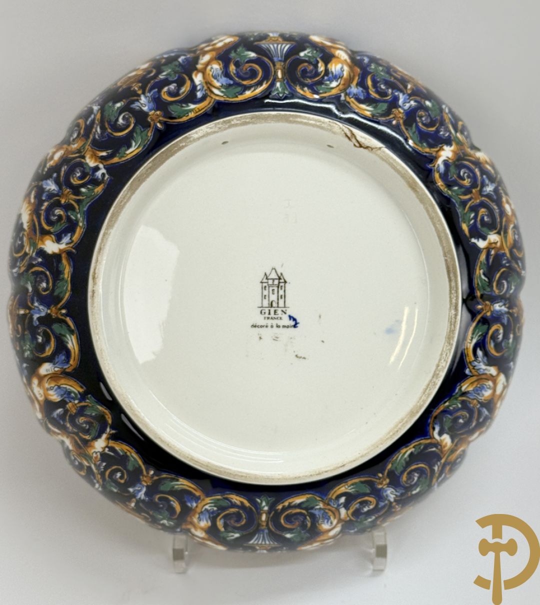 Gien schaal, 2 borden, coupe en 2 vazen met cupidodecor, decor 54