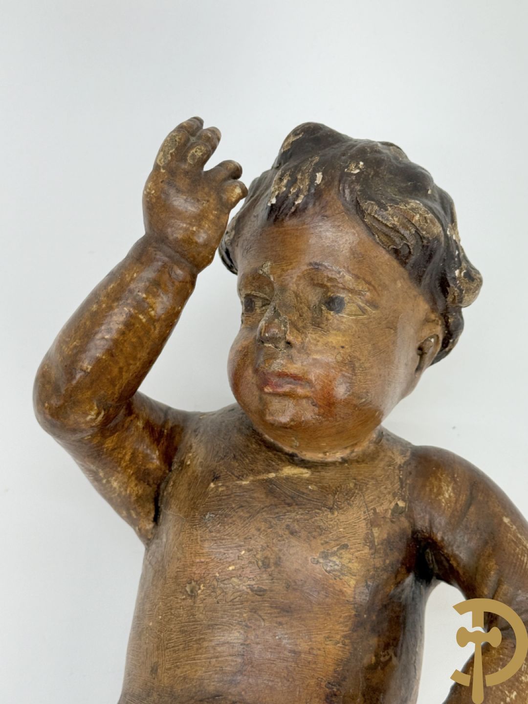 Paar houtgesculpteerde en gepolychromeerde cupido