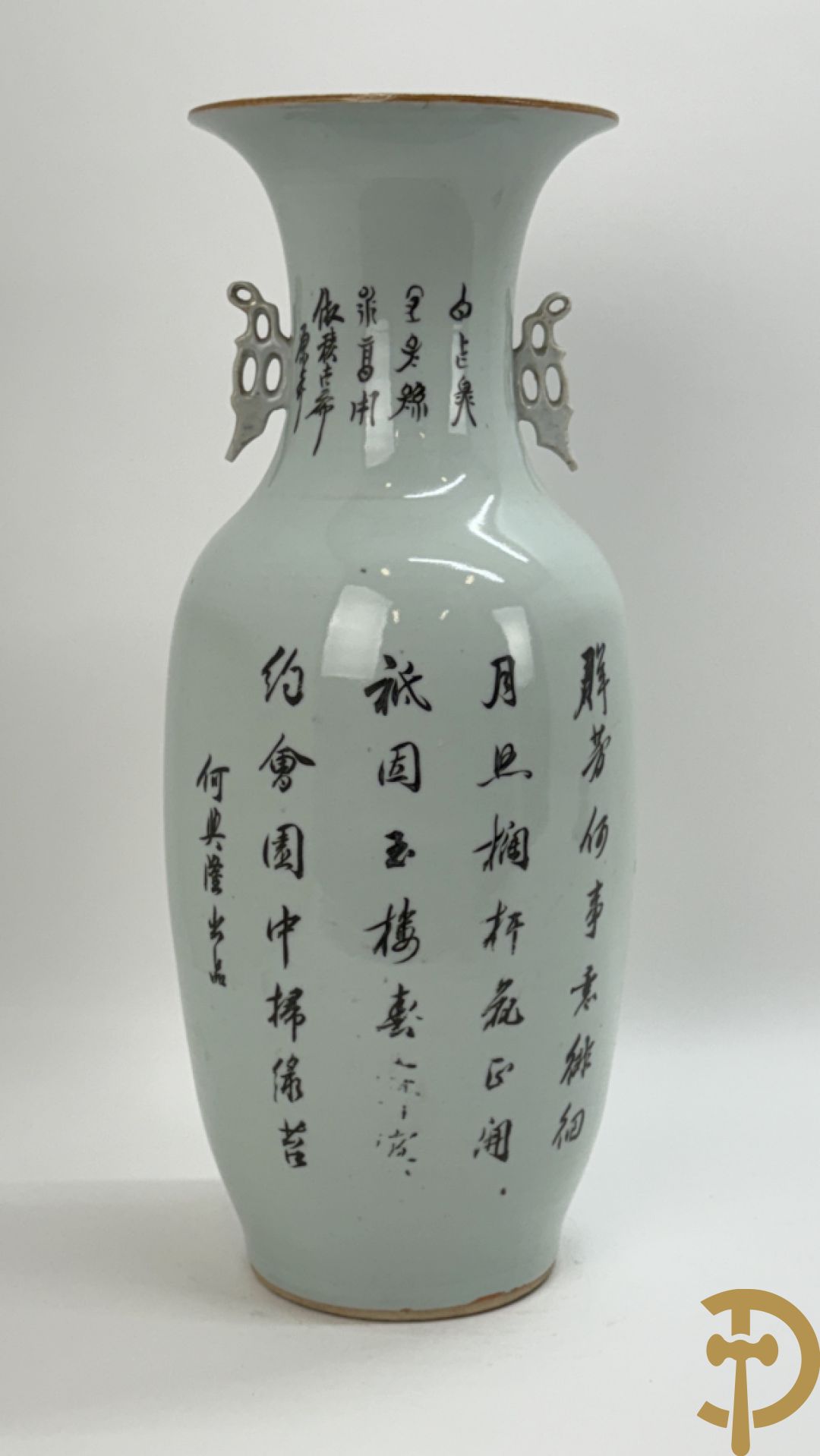 Chinese porseleinen vaas met decor van dames in landschap