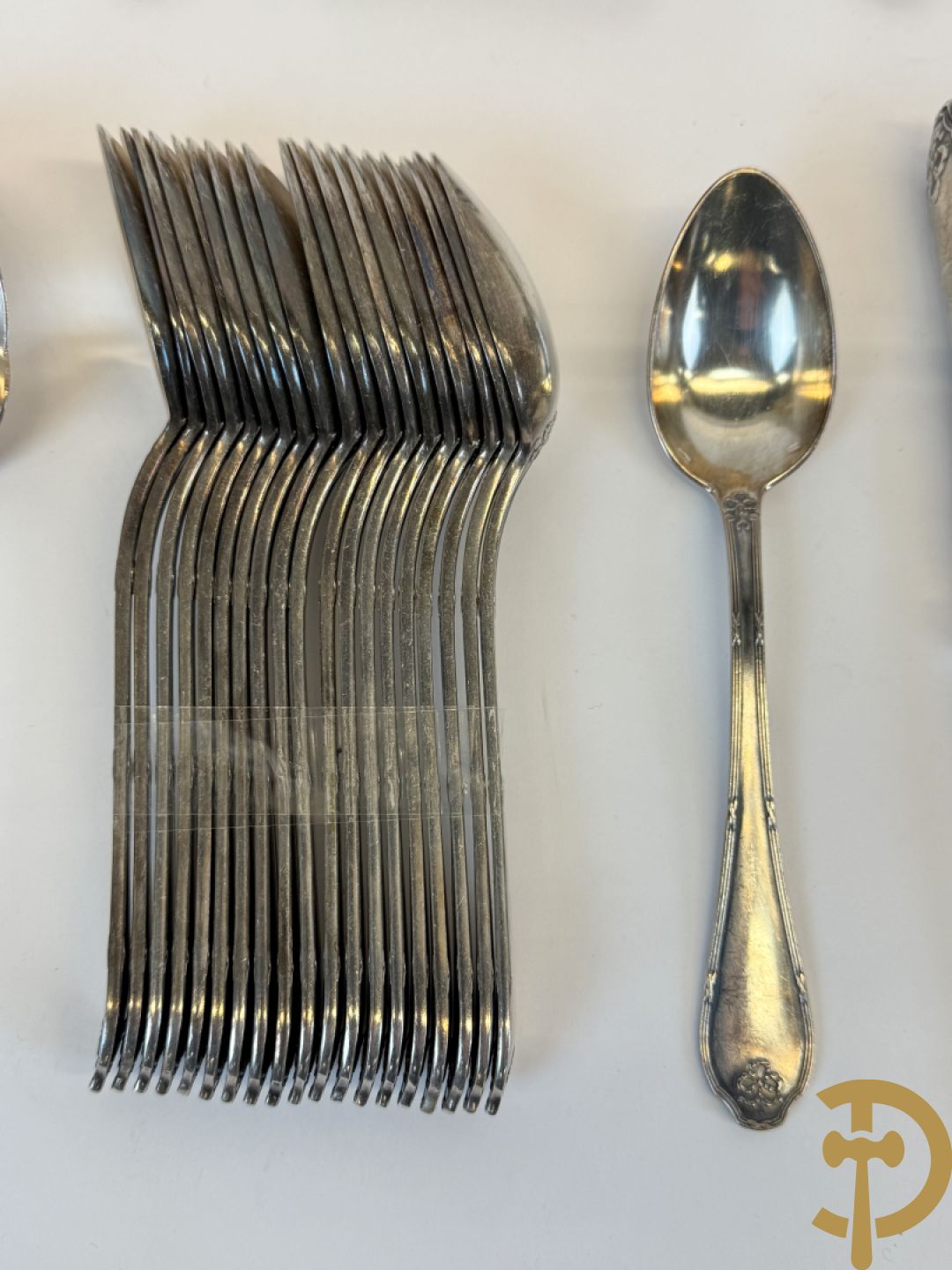 Verzilverd bestek Wiskemann met Louis XVI motieven+ verzilverde groentenkom Wiskemann